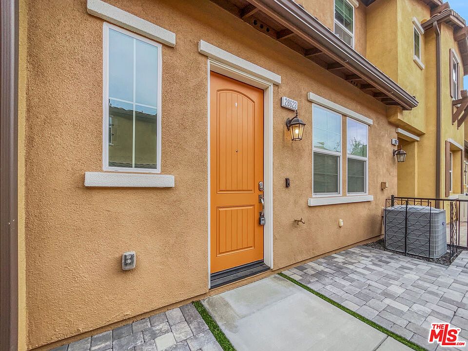 28623 Jardineras Dr, Valencia, CA 91354 | MLS #24-373935 | Zillow