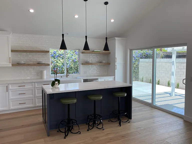 6735 Glade Ave — Photo 4