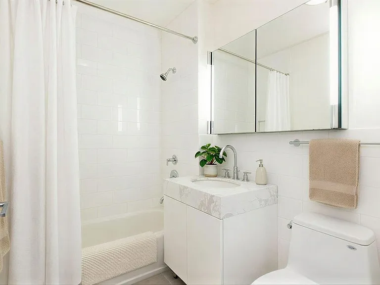 300 E 64th St #9B — Photo 5