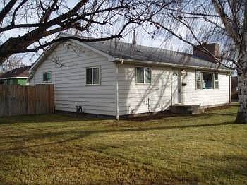 1st image of 1040 NE Powell Ln