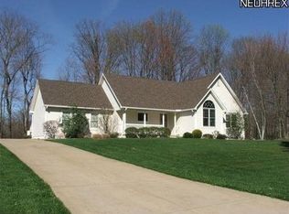 6007 Lakeview Dr, Hubbard, OH 44425