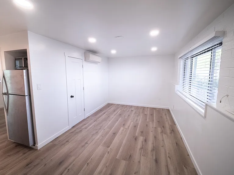 328 E 2nd Ave #6 — Photo 5