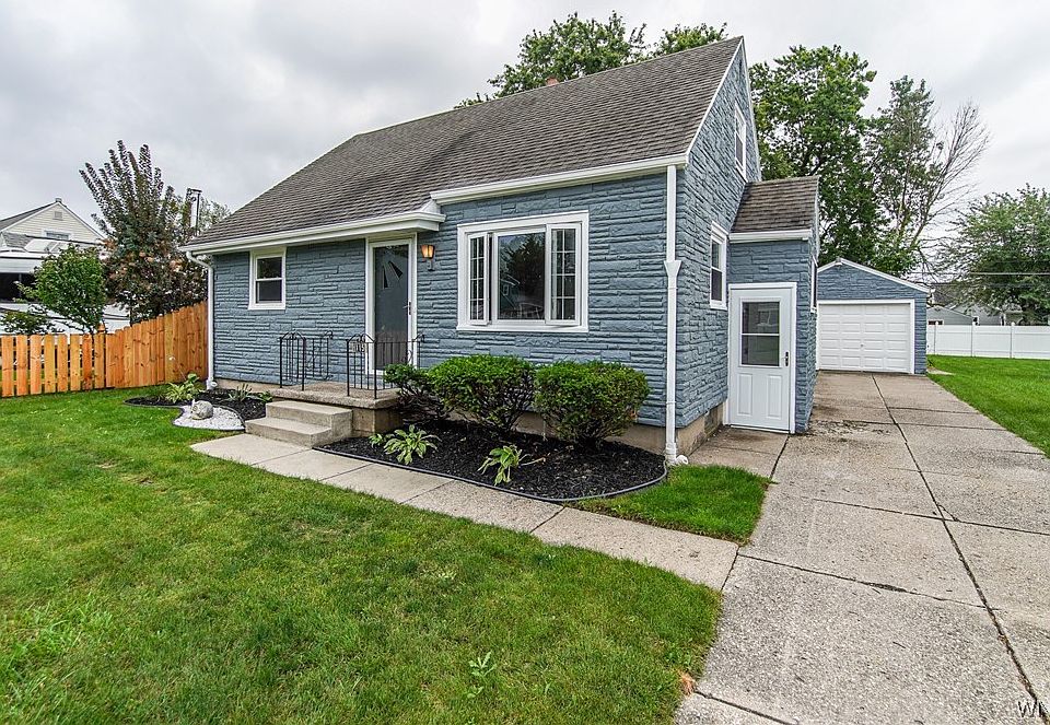 1st image of 115 Fontaine Dr