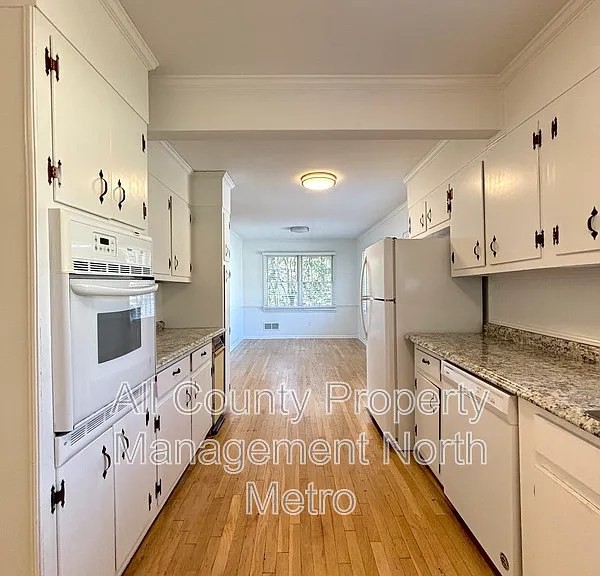 1273 Becket Dr NE — Photo 2