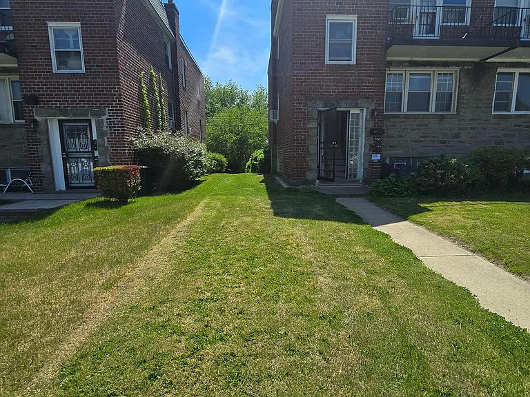 162 W Cheltenham Ave — Photo 2