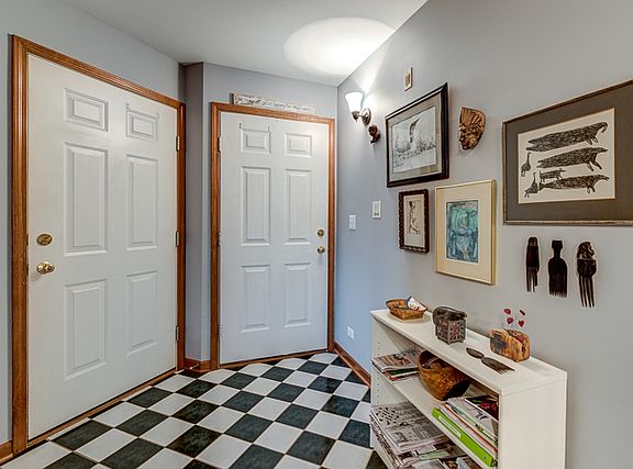 5th image of 5S560 Paxton Dr #2H