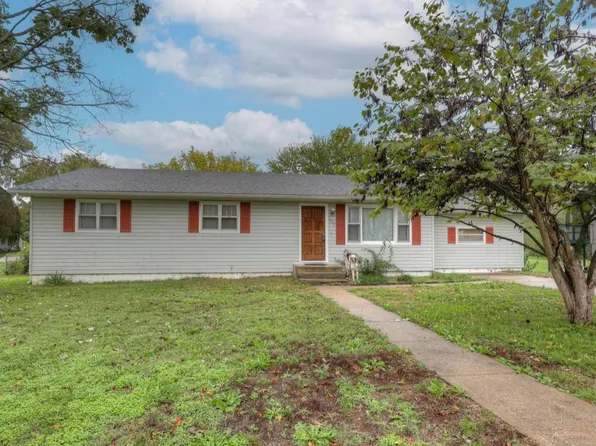 1302 Robertson Avenue, Carthage, MO 64836