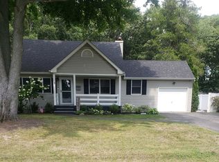 9 Runyon Street, Bay Shore, NY 11706