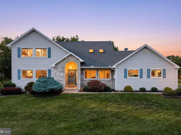 2380 Barrister Dr, York, PA 17404