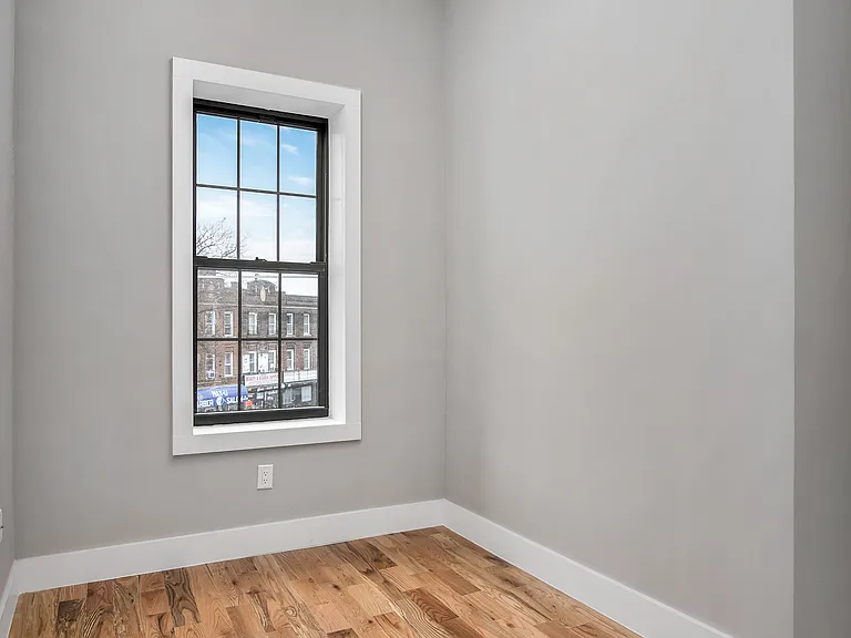 553 E 26th St #3A — Photo 6