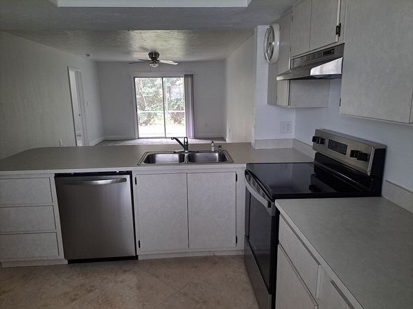 134 Cypress Way E APT 3