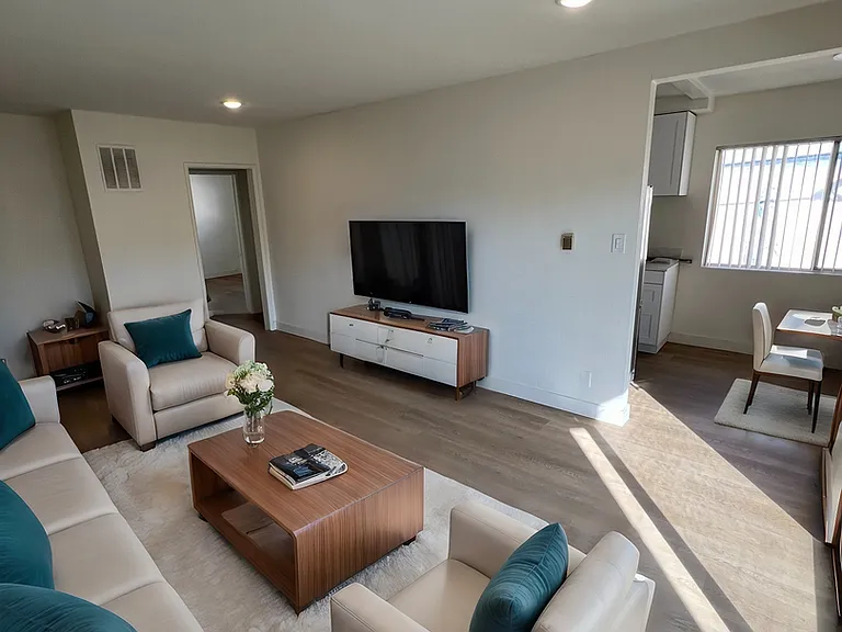 Primetime Brentwood — Photo 2