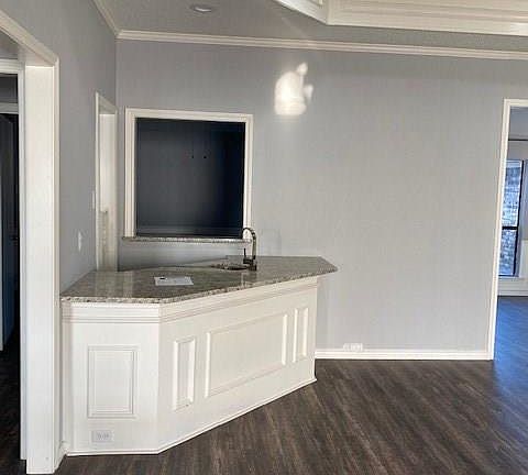 3rd image of 1901 Meadowview Dr
