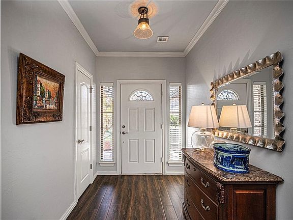 3rd image of 2109 Pine View Ter