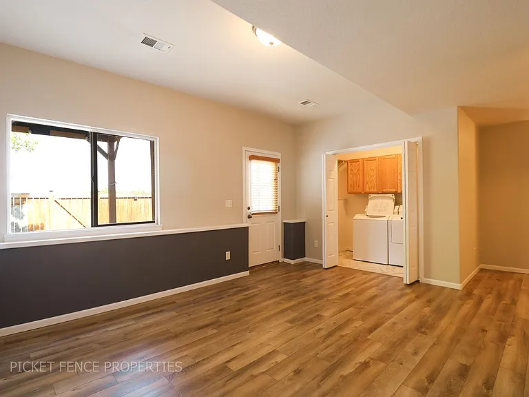 905 Durum St — Photo 5