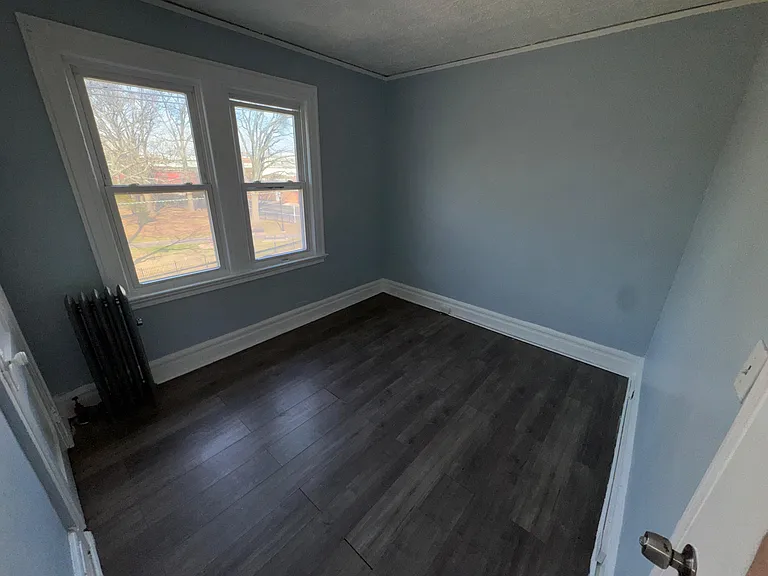 586 Lyons Ave #5 — Photo 5