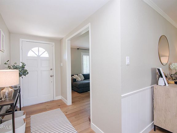 4th image of 512 W Belmont Ave