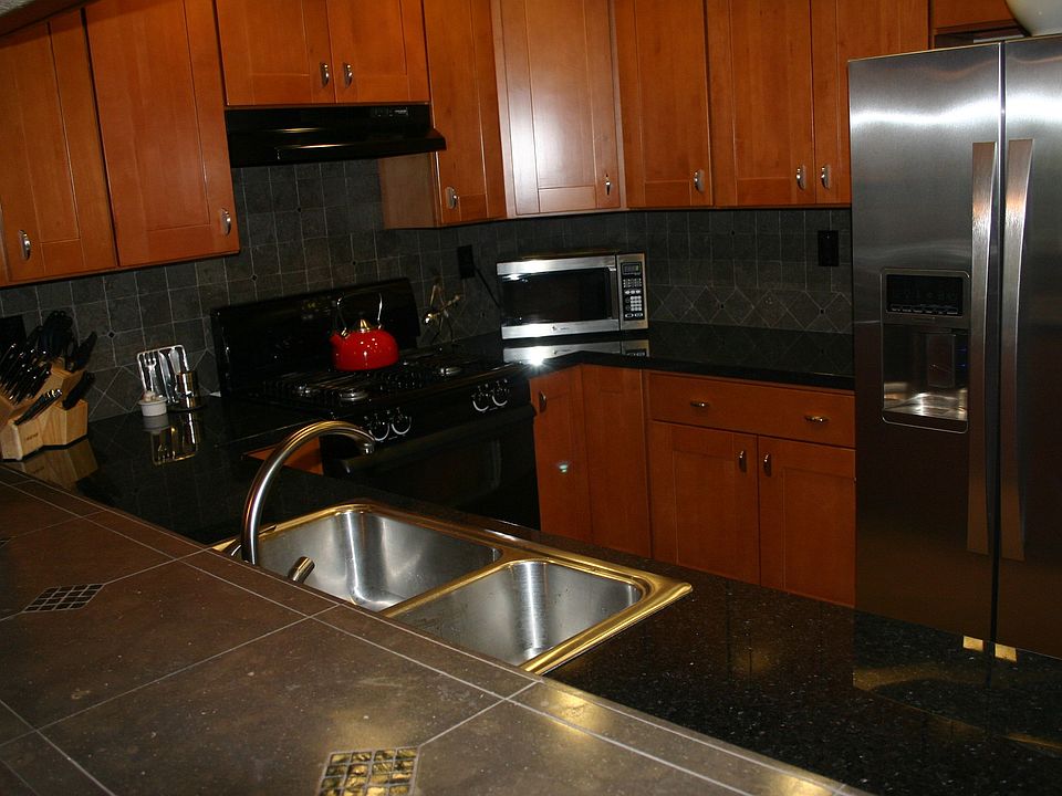 1st image of 725 Williamsburg Way