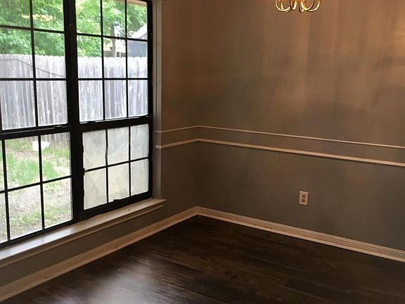 4th image of 602 Diana Ln