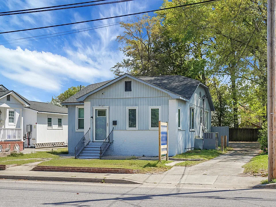 2135 Dorchester Rd