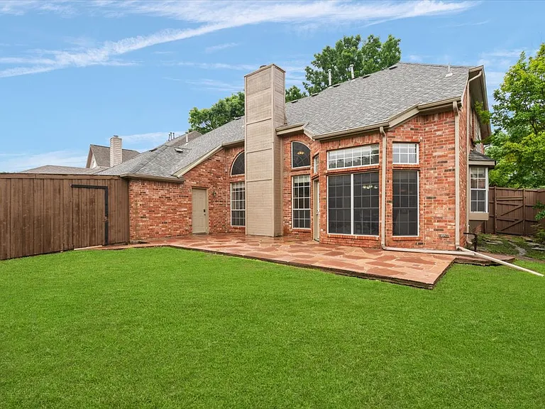 2633 Shadow Hill Ln — Photo 34