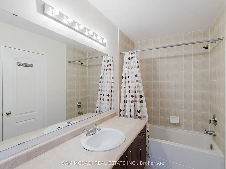1260 Lamont Cres — Photo 15