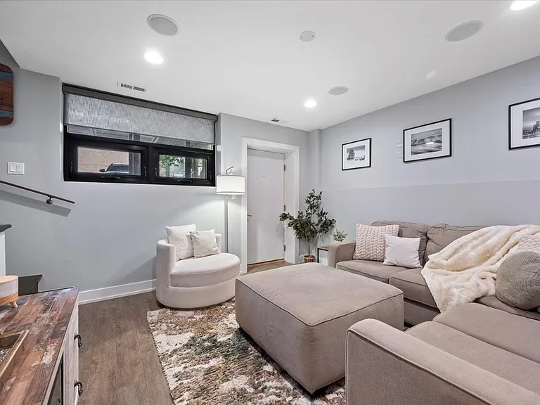 1349 N Leavitt St #1B — Photo 20
