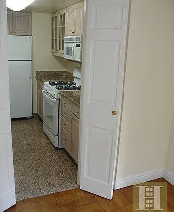 5th image of 60 W 57th St APT 10c