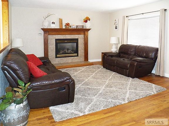 3rd image of 1085 Orlin Dr