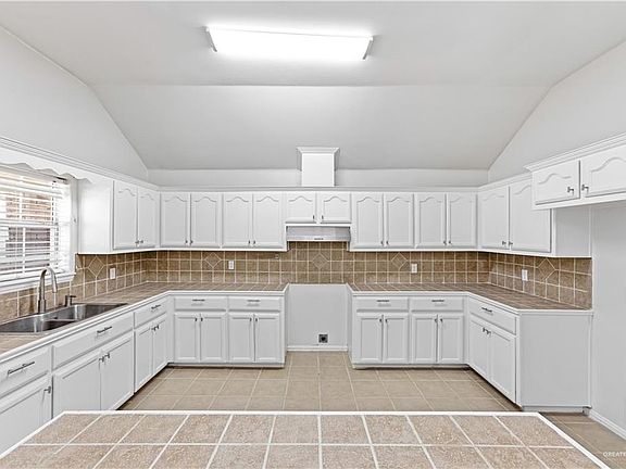 4th image of 1005 W Praline Dr