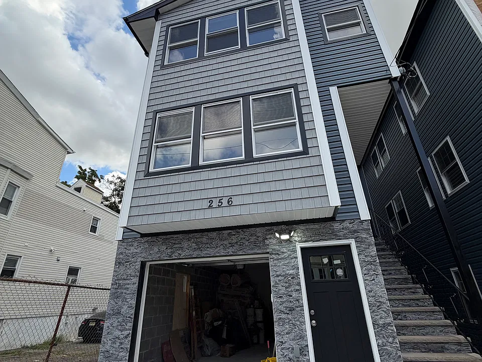 256 Ellis Ave #3