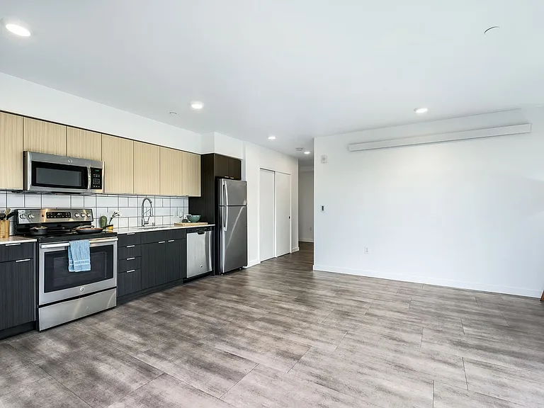 CRN Crane Interbay Apartments — Photo 16
