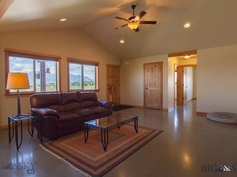 4020 Annie St — Photo 6
