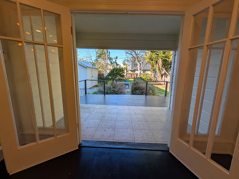 849 N West Knoll Dr — Photo 33