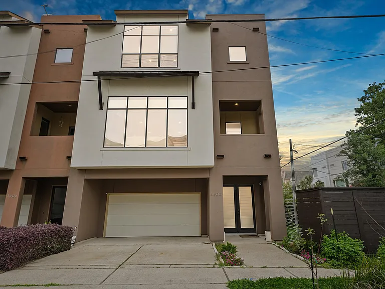 5602 Blossom St — Photo 1