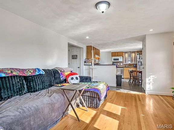 3rd image of 237 N Moore St