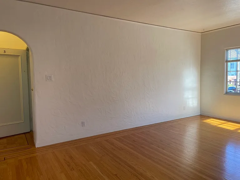 1229 Sacramento St #4 — Photo 4