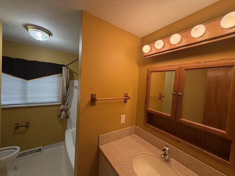 1187 Golden Gate Blvd — Photo 23