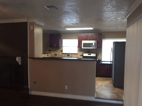 3rd image of 820 S 8th St