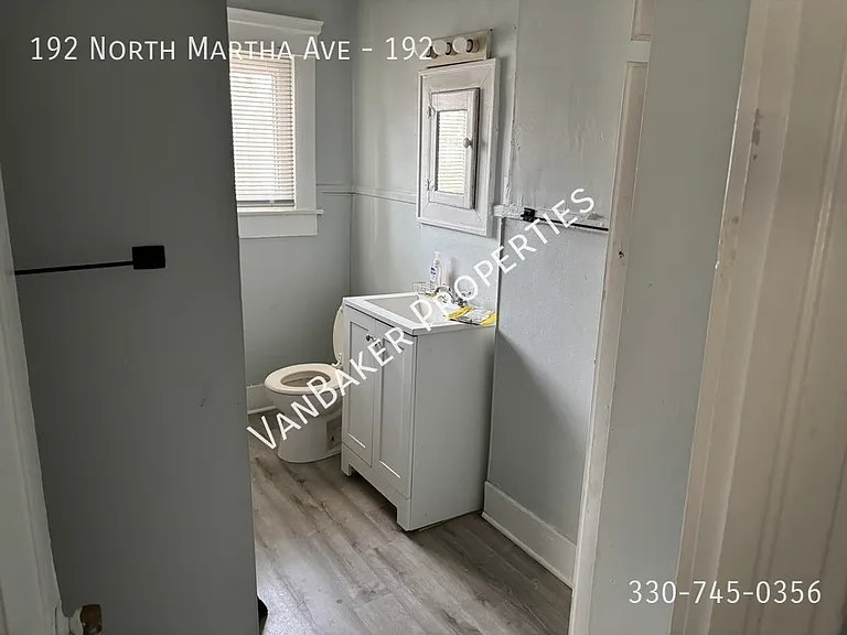 192 N Martha Ave #192 — Photo 4
