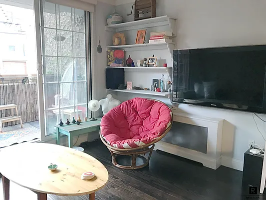 Sold by R New York | media 6