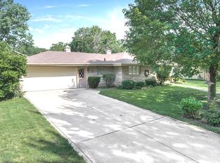 500 Bevan Dr E, Joliet, IL 60435