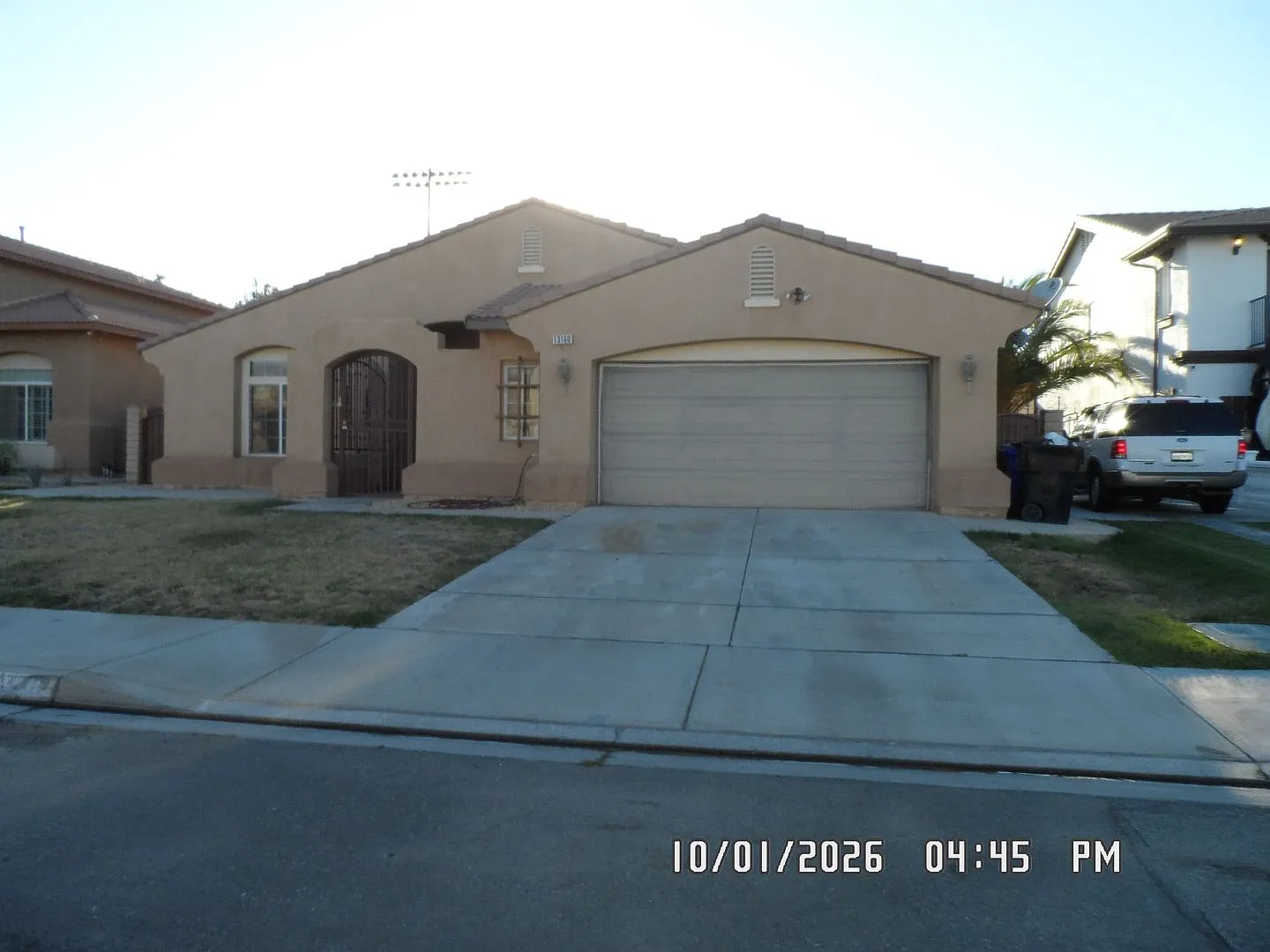 4 Bedrooms, 2.5 bathrooms, Approx 2205 sq. ft., Seperate Family Roon with Gas Fireplace, 2.5 Car ... — Photo 1