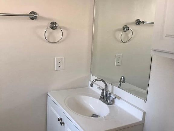 2nd image of 440 S Oxford Ave #1B