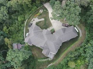 4031 Cedar Heights Trl, Center Point, IA 52213