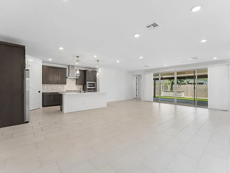 1524 E Carob Ct — Photo 10