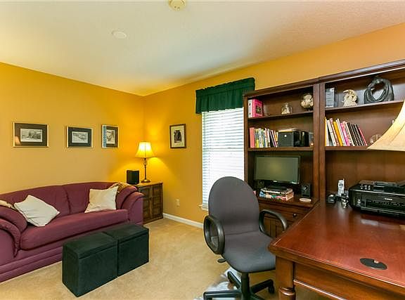 5th image of 607 Shelley Dr