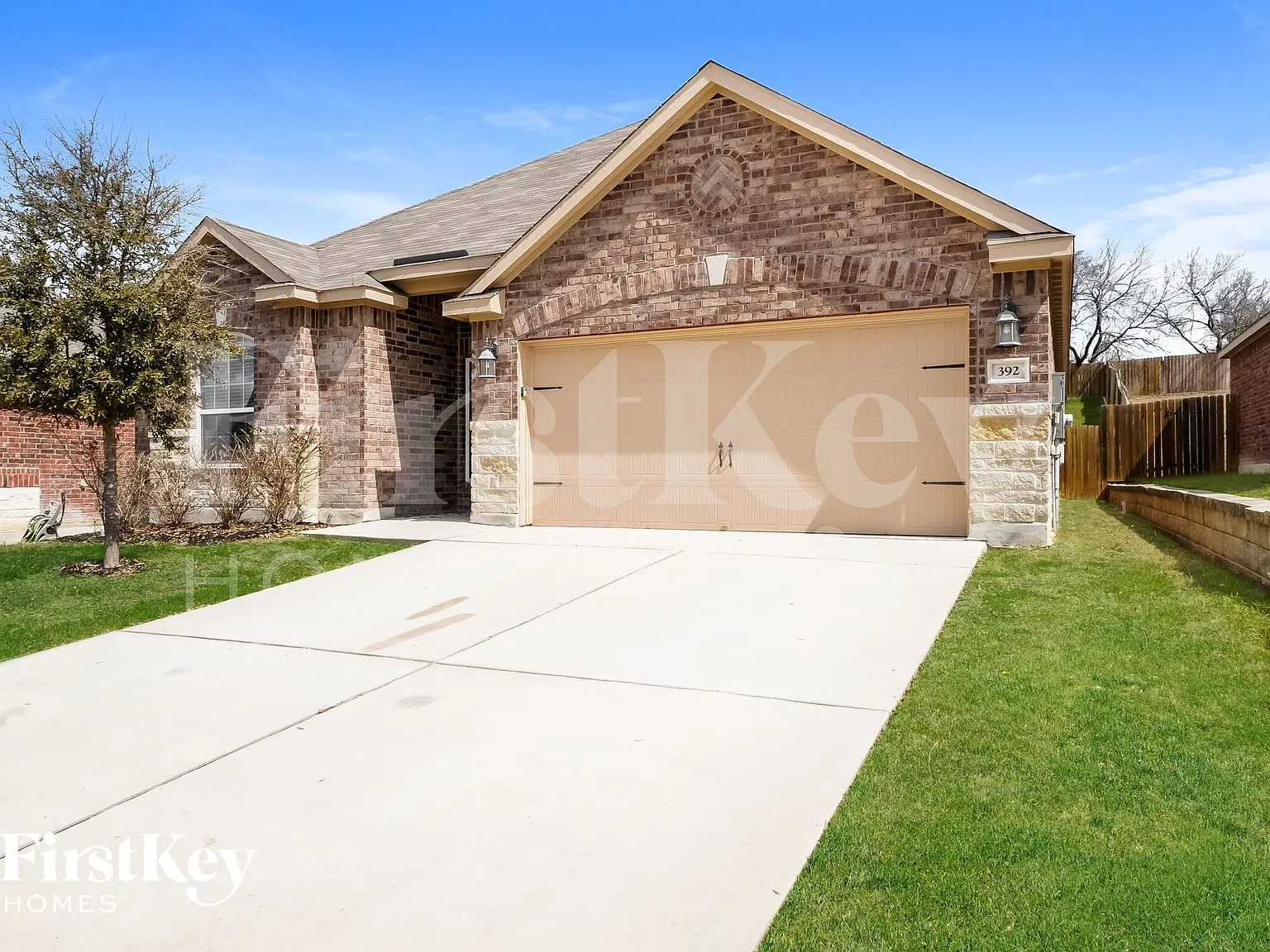 3 bed, 2.0 bath, 1718 sqft, $2,135 — Photo 2
