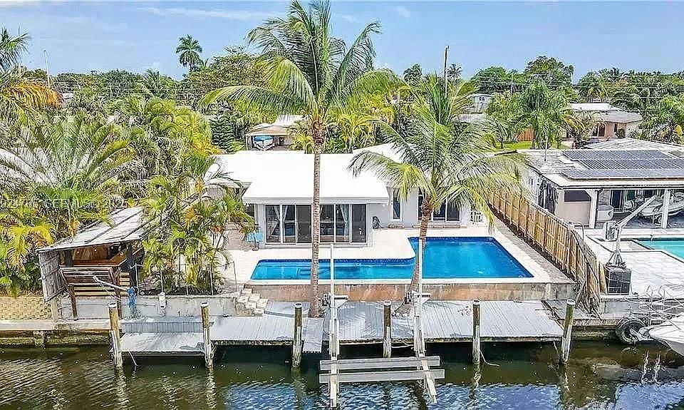 1st image of 2525 Gulfstream Ln