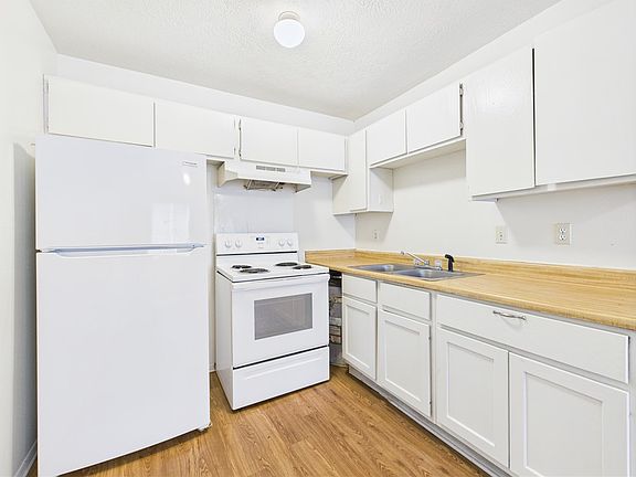 3rd image of 401 Boyett St APT C